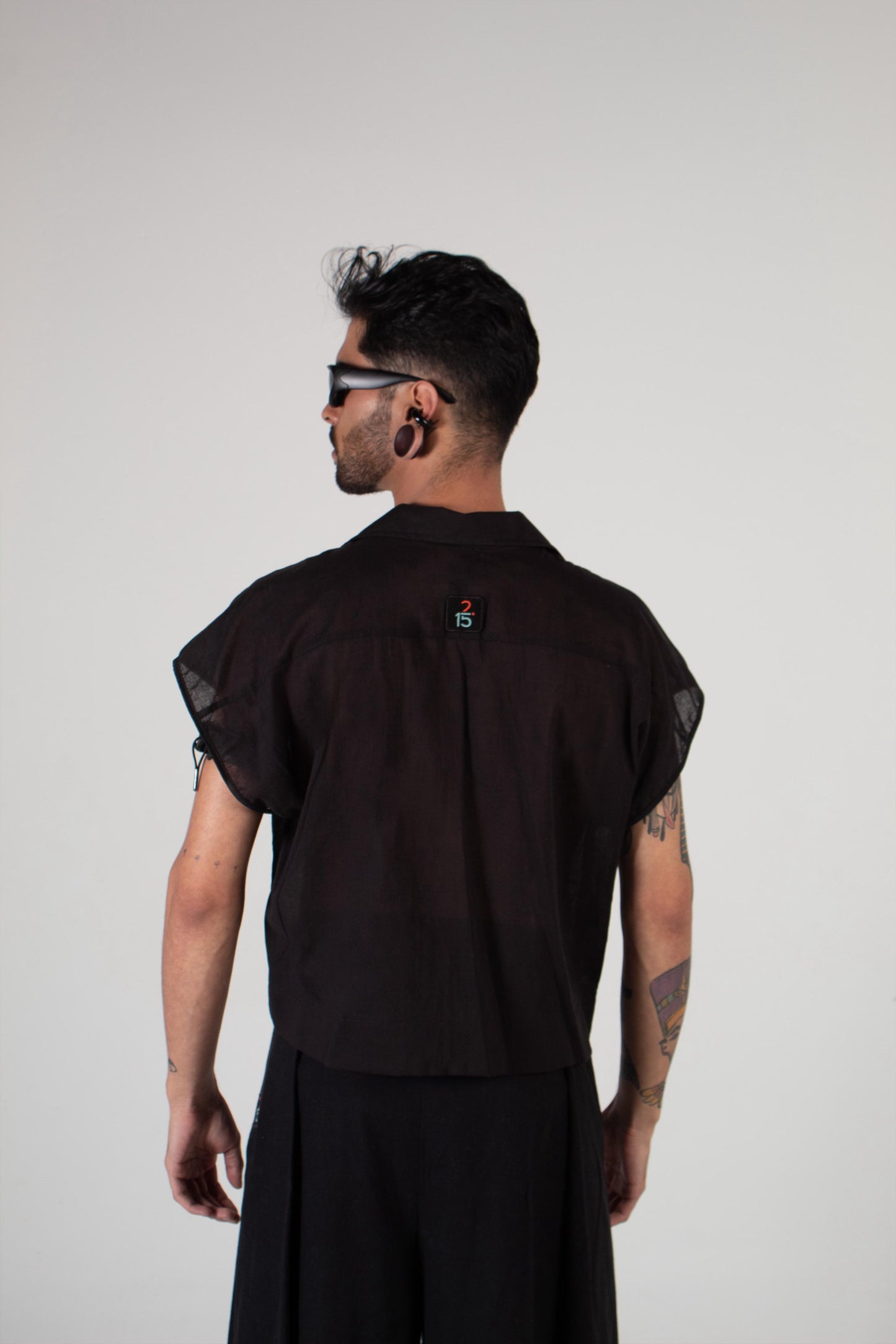 CAMISA CROP BEN NEGRA