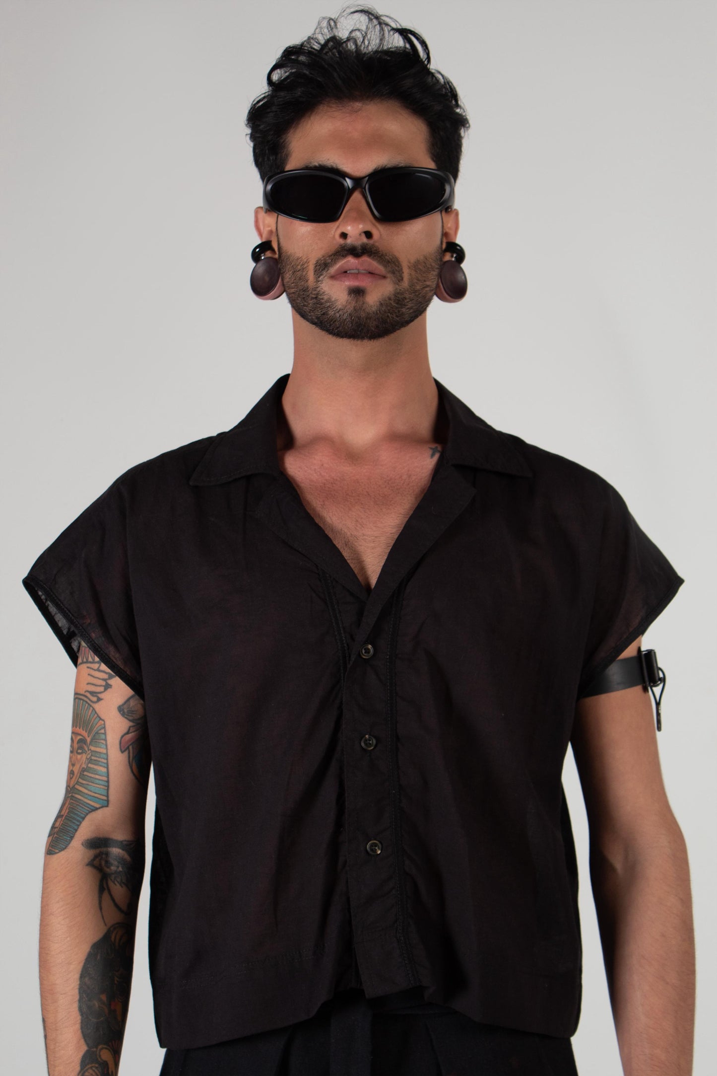 CAMISA CROP BEN NEGRA