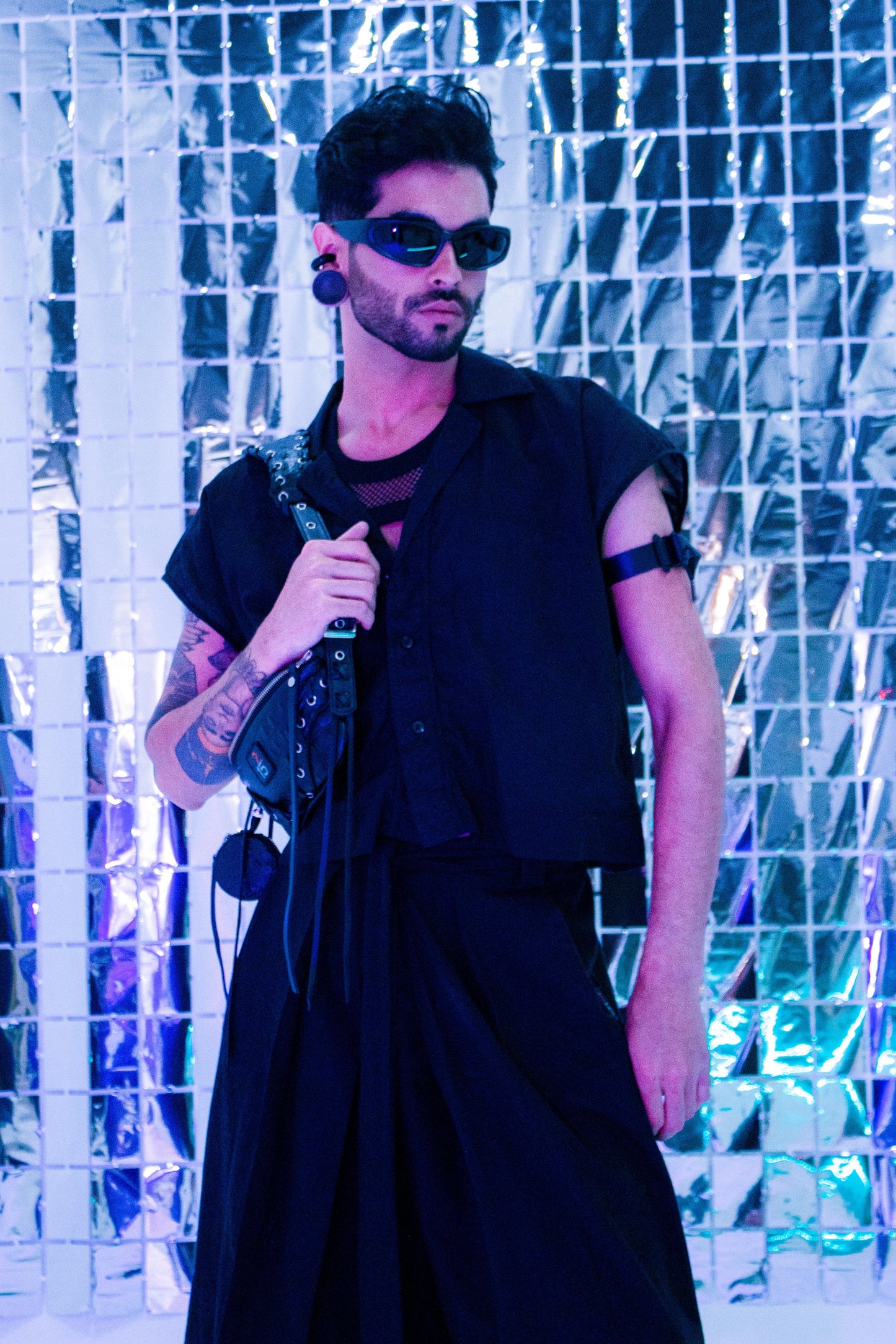 CAMISA CROP BEN NEGRA