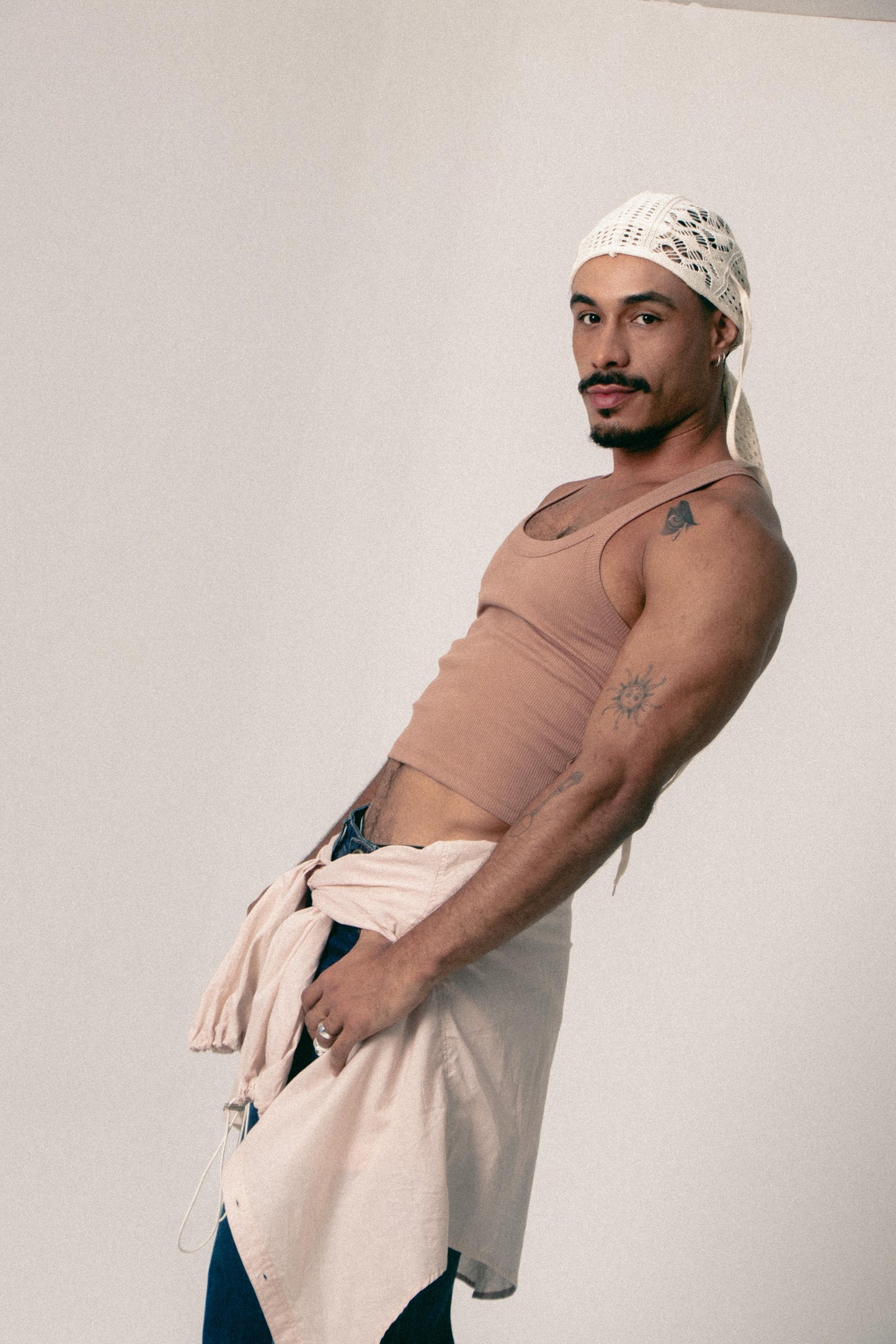 TANK TOP CROP RICARDO  CARAMELO