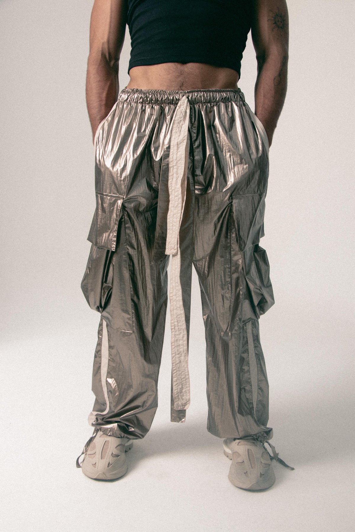 PANTALÓN PARACHUTE METALIZADO AXON COBRE