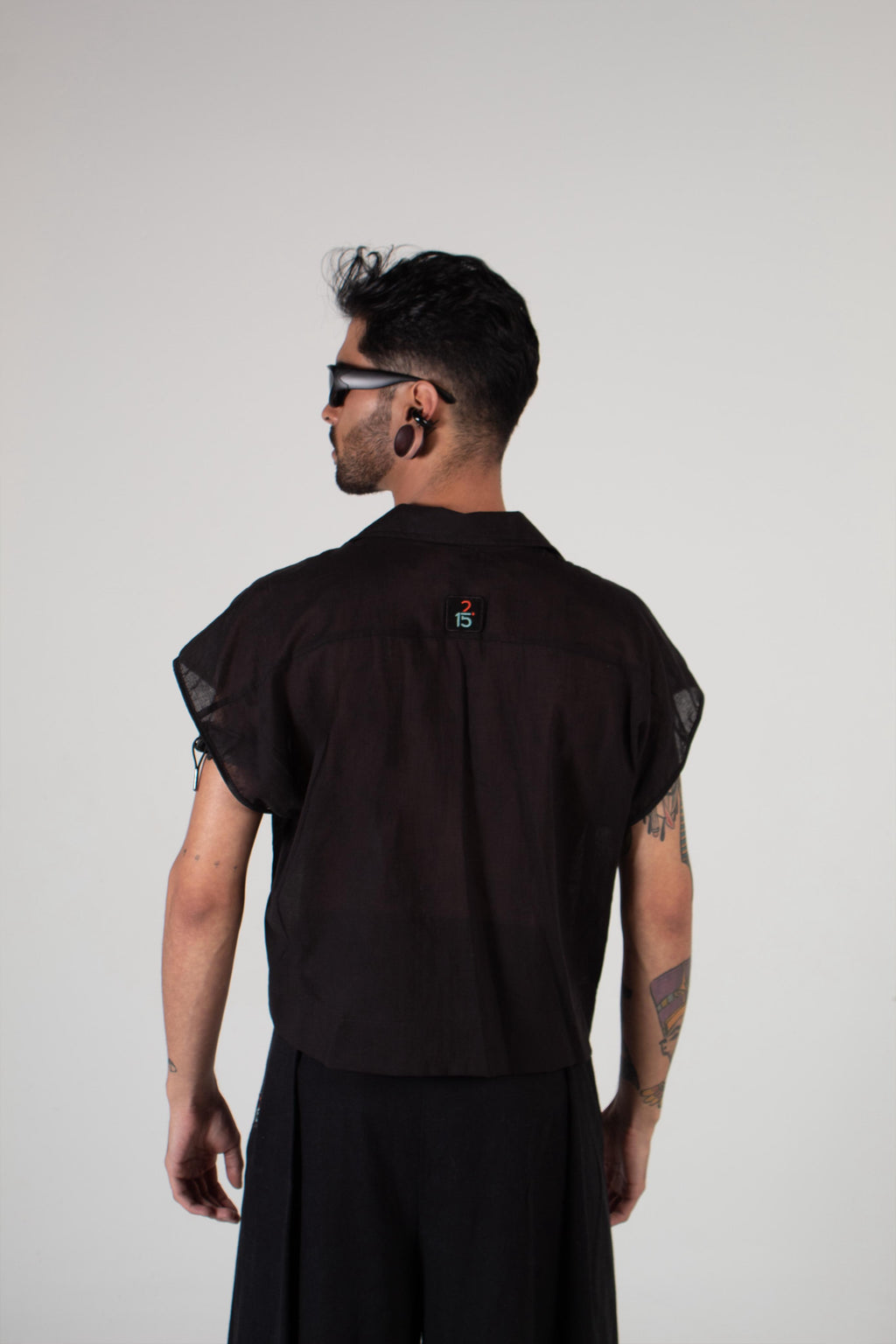 CAMISA CROP BEN NEGRA