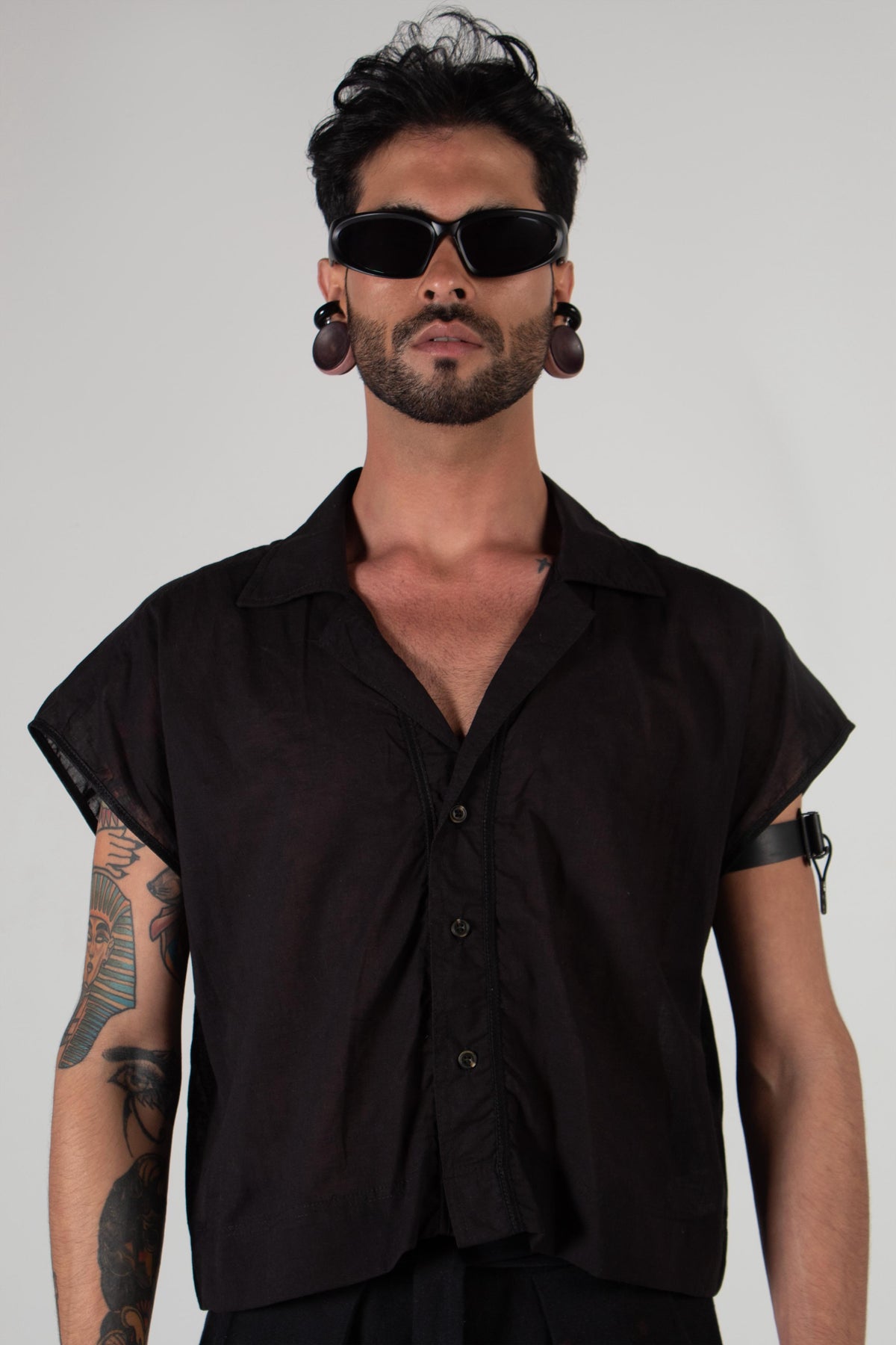 CAMISA CROP BEN NEGRA