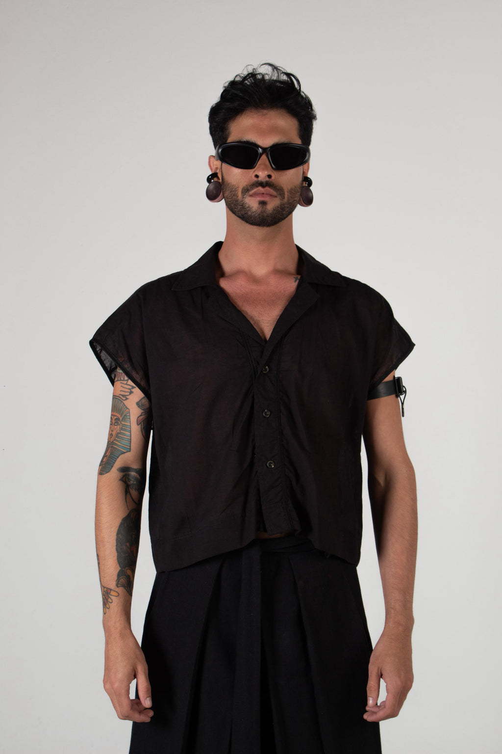 CAMISA CROP BEN NEGRA