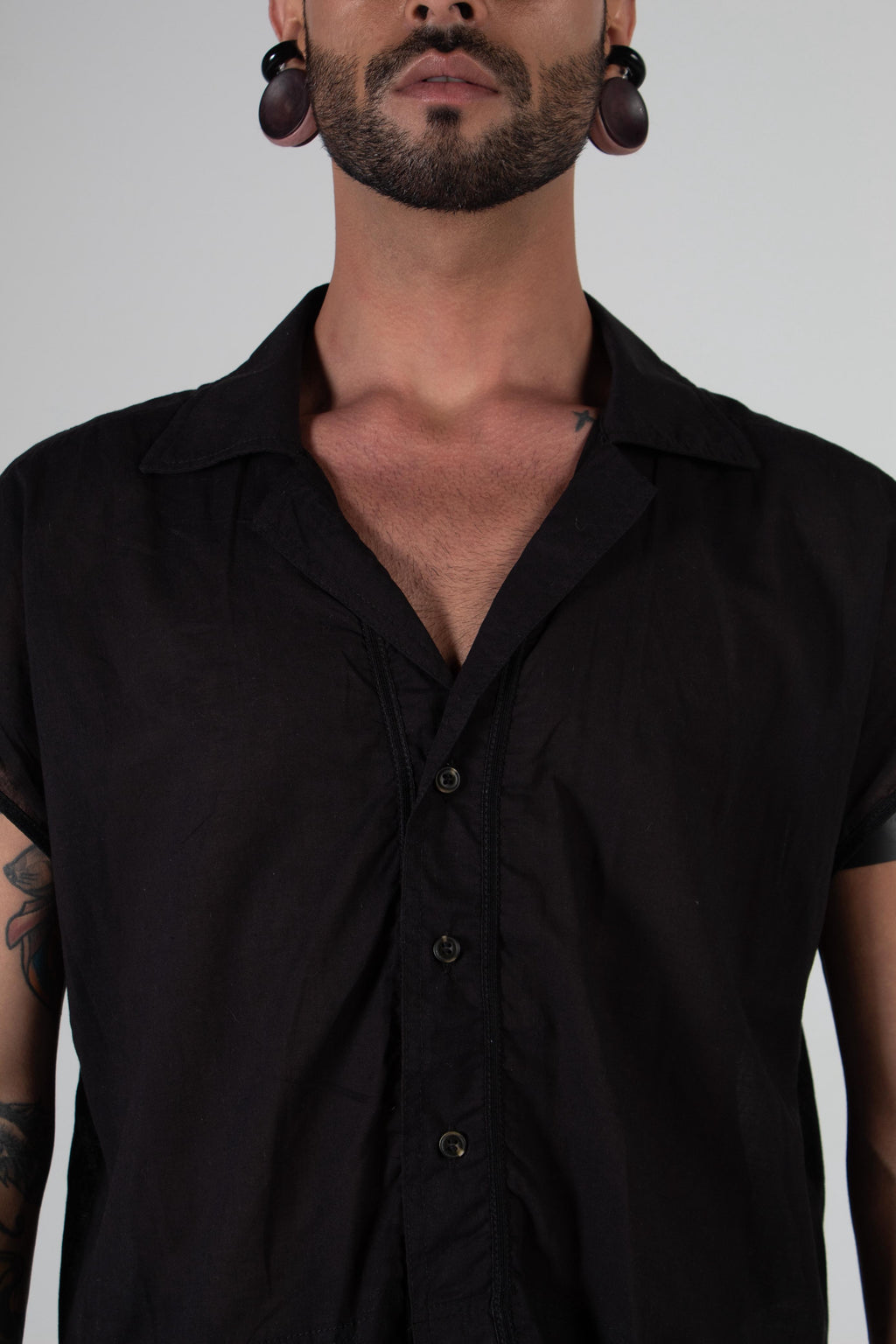 CAMISA CROP BEN NEGRA