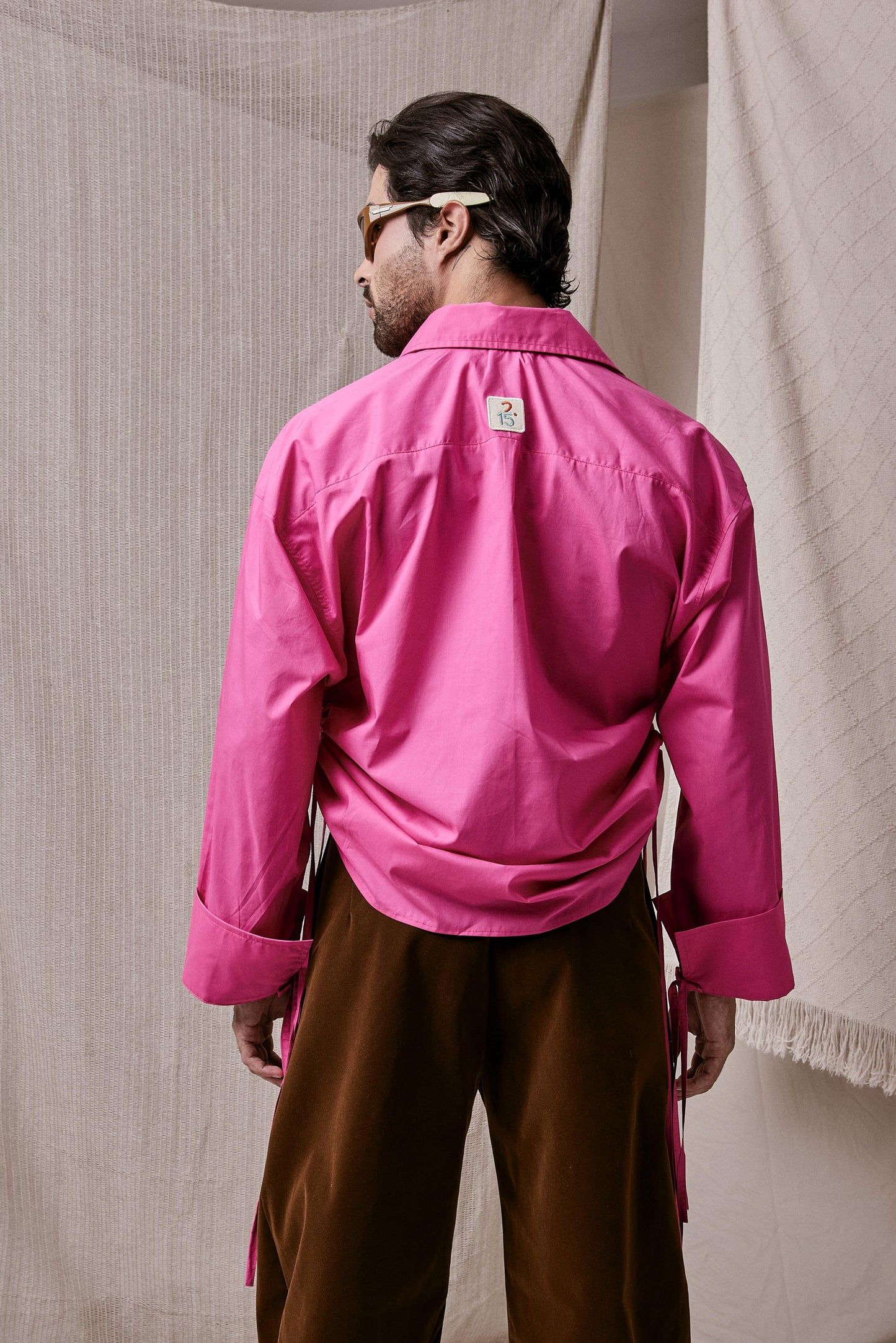 CAMISA ROSA CON DETALLE FRUNCIDO LAZO LATERAL