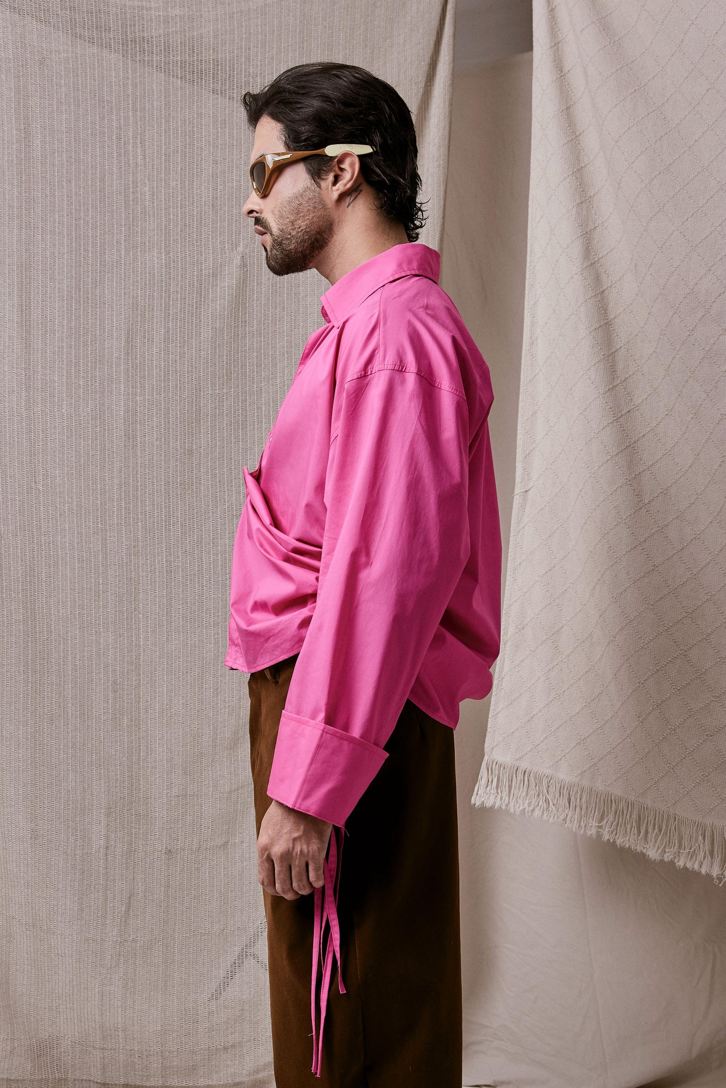 CAMISA ROSA CON DETALLE FRUNCIDO LAZO LATERAL
