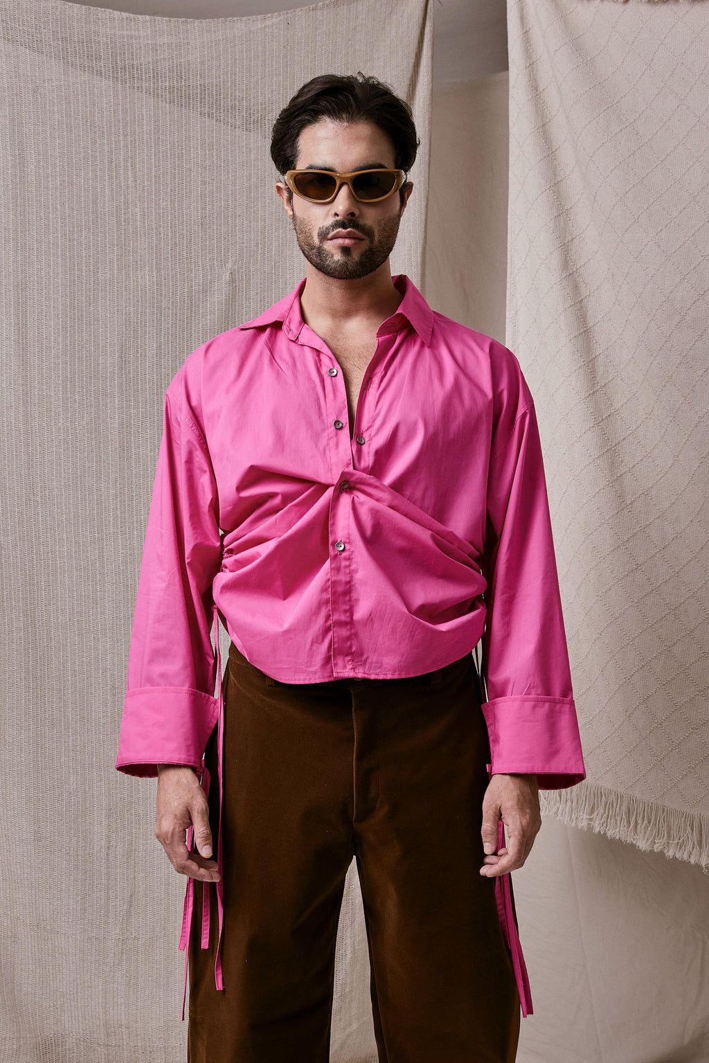 CAMISA ROSA CON DETALLE FRUNCIDO LAZO LATERAL