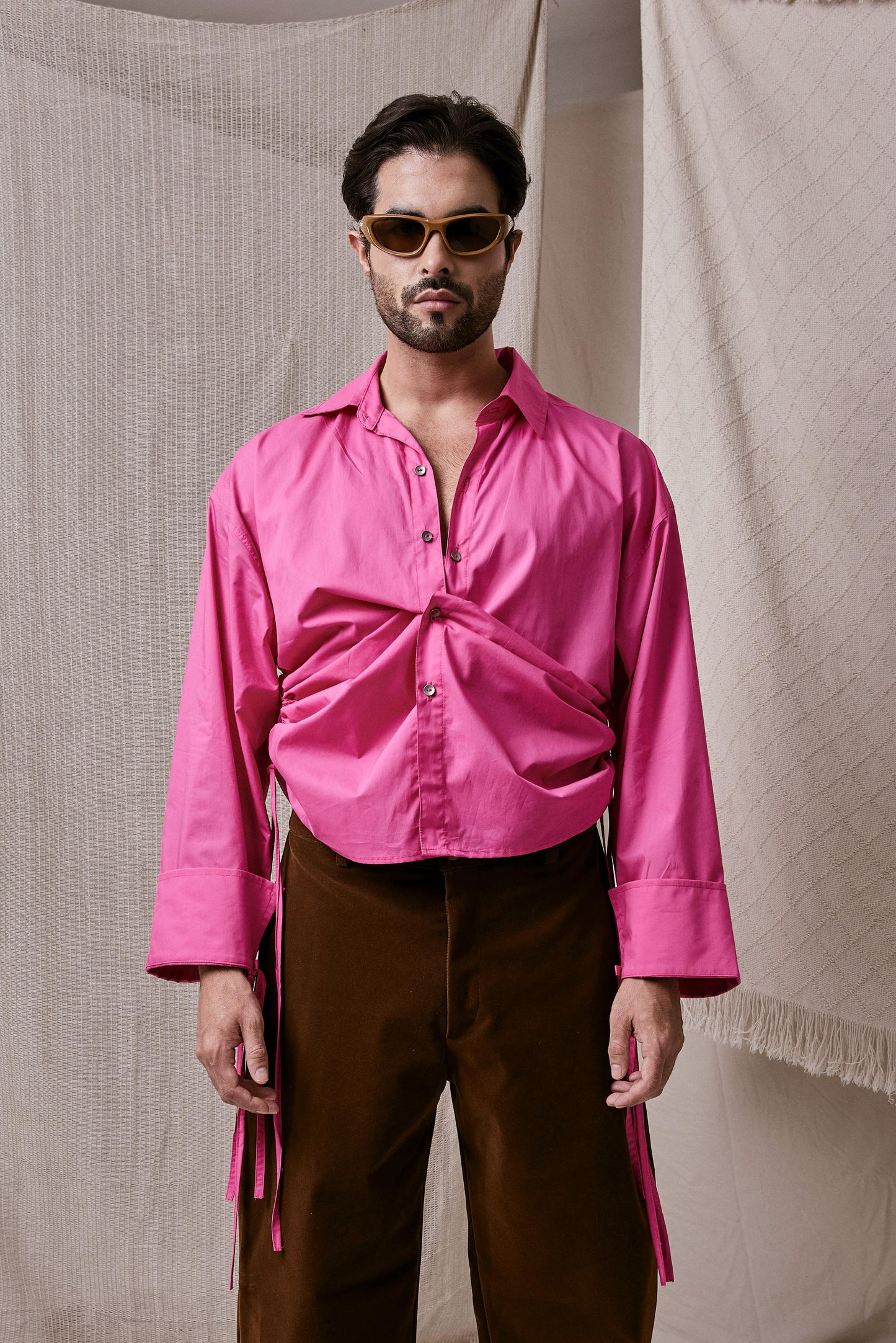 CAMISA ROSA CON DETALLE FRUNCIDO LAZO LATERAL