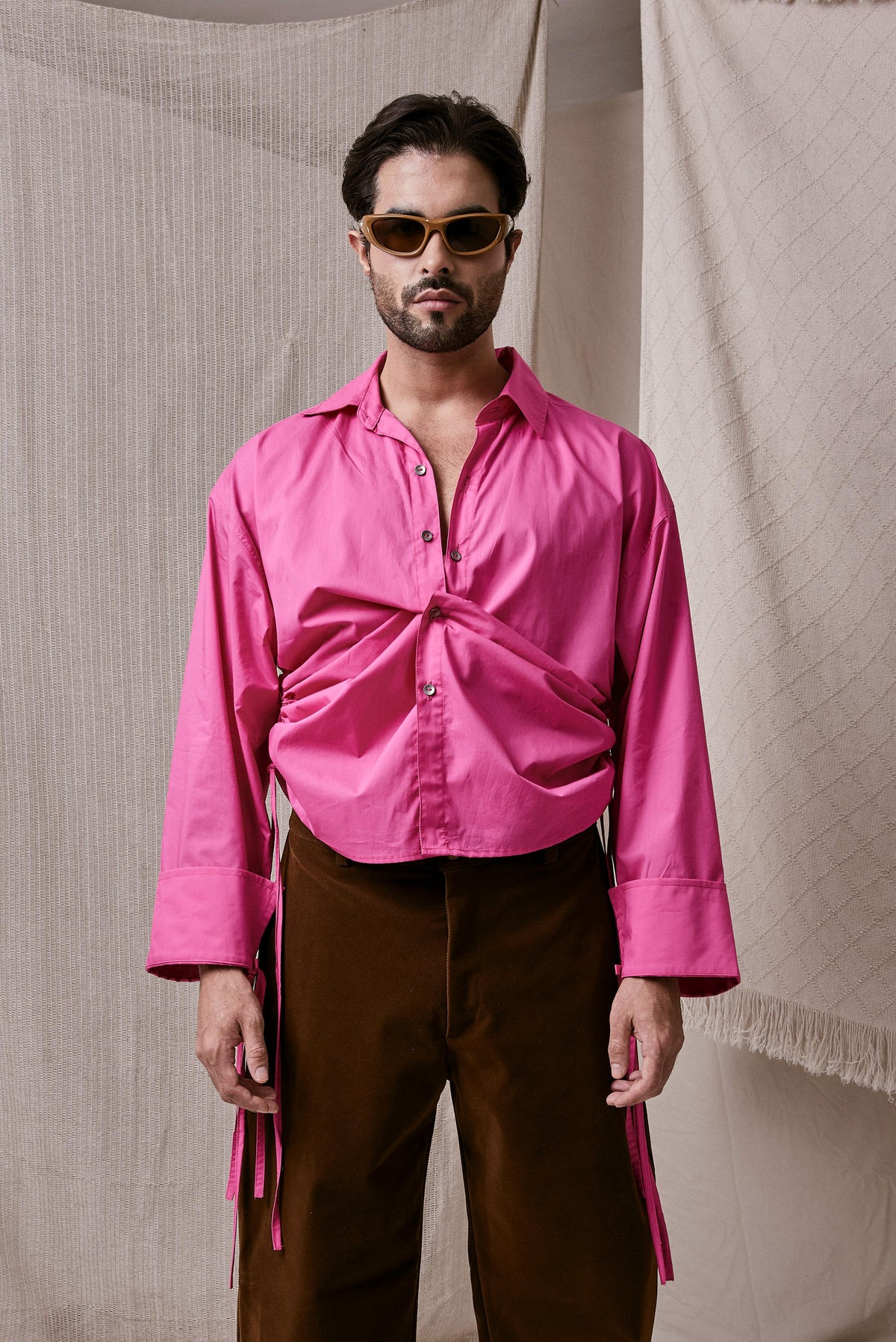 CAMISA ROSA CON DETALLE FRUNCIDO LAZO LATERAL