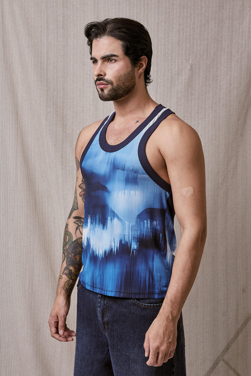 TANK TOP CON ESTAMPADO ABSTRACTO EN TONOS AZULES