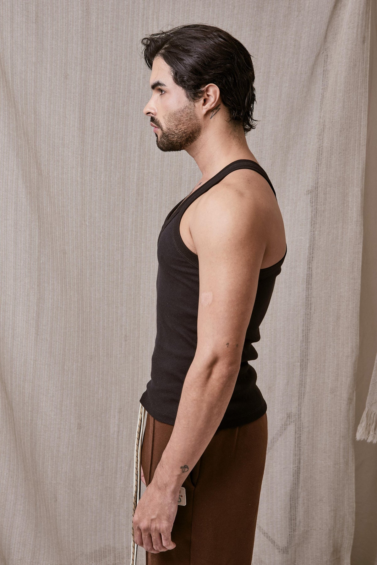 TANK TOP BASICO RICARDO NEGRO LARGO ESTANDAR