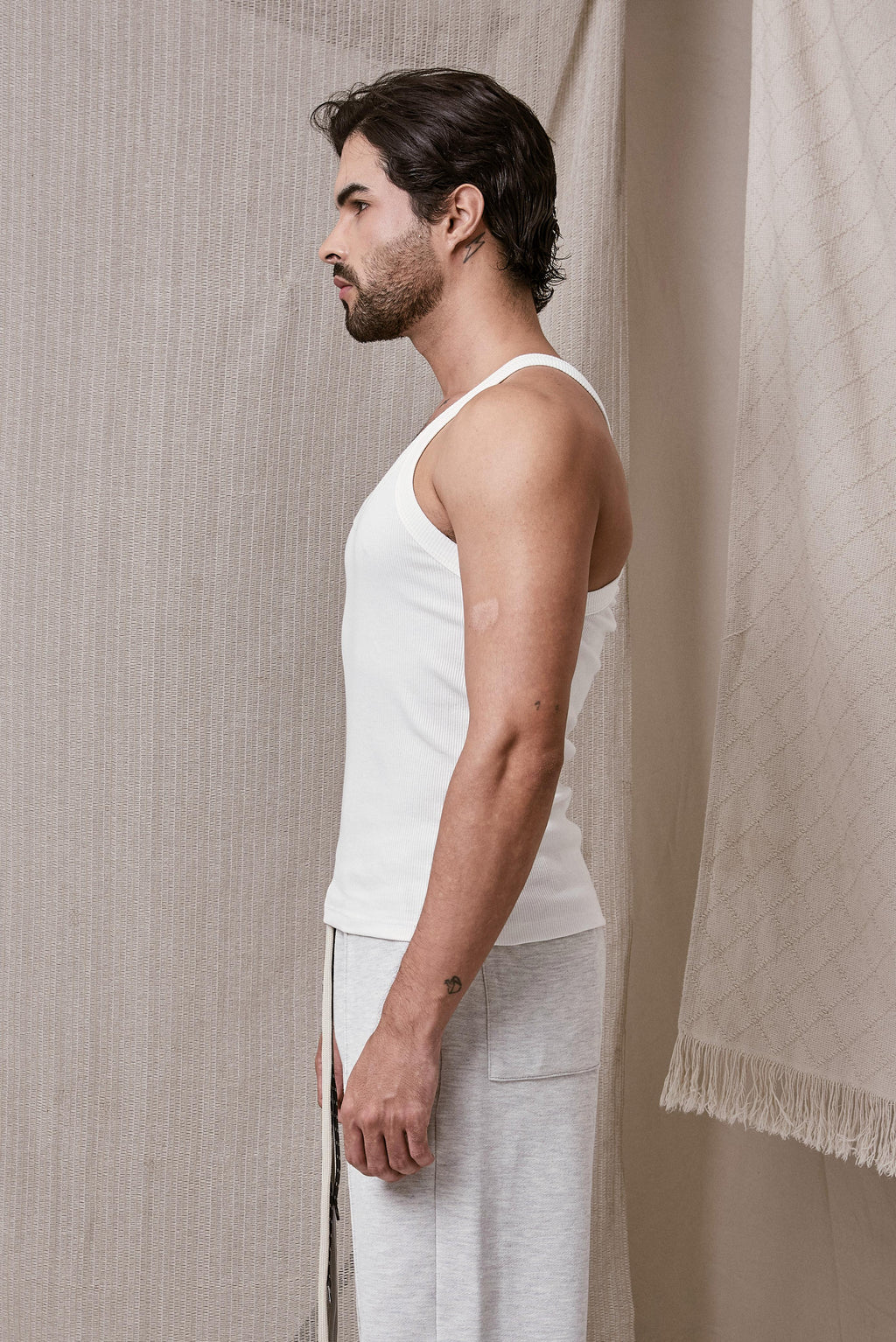 TANK TOP BASICO RICARDO IVORY LARGO ESTANDAR