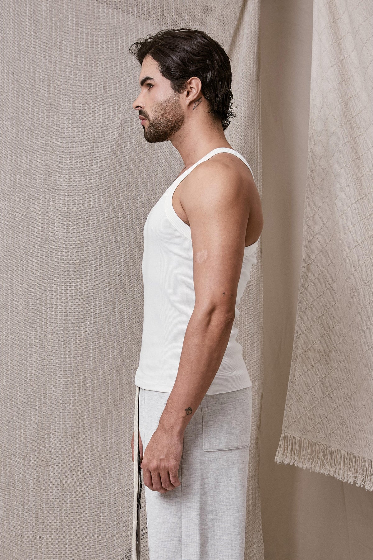 TANK TOP BASICO RICARDO IVORY LARGO ESTANDAR