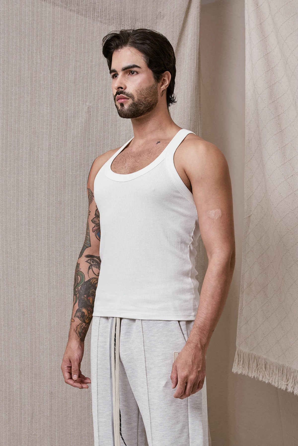 TANK TOP BASICO RICARDO IVORY LARGO ESTANDAR