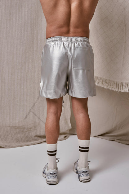 SHORT SATINADO PLATEADO 2.15