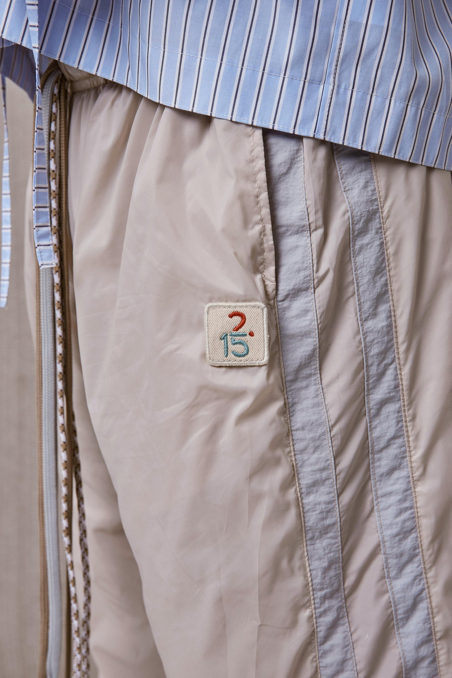 SUDADERA BEIGE 2.15 CON CORDONES EXTRA LARGOS